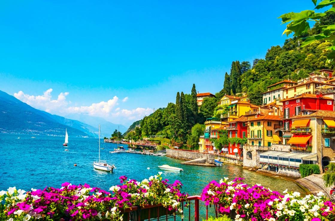 View of Lake Como, with its turquoise waters and bright-coloured lakeside houses. View of Lake Como, with its turquoise waters and bright-coloured lakeside houses.