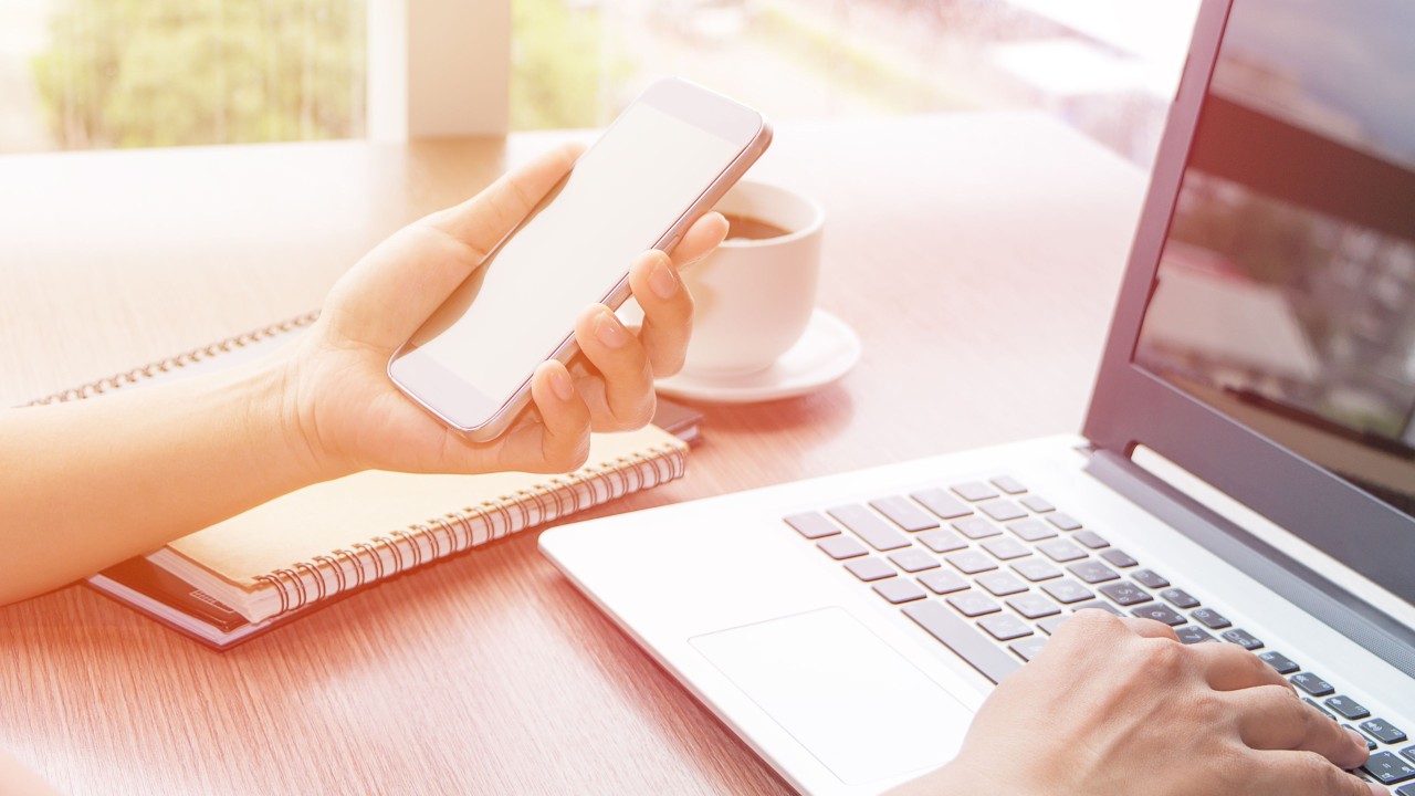 Creating a Mobile Office: 6 Tools to Always Pack | Hertz Blog