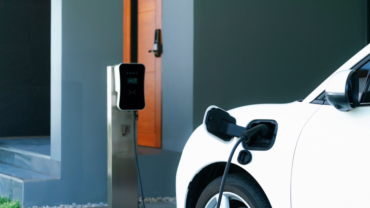 How Do You Charge an EV at Home? Hertz Blog