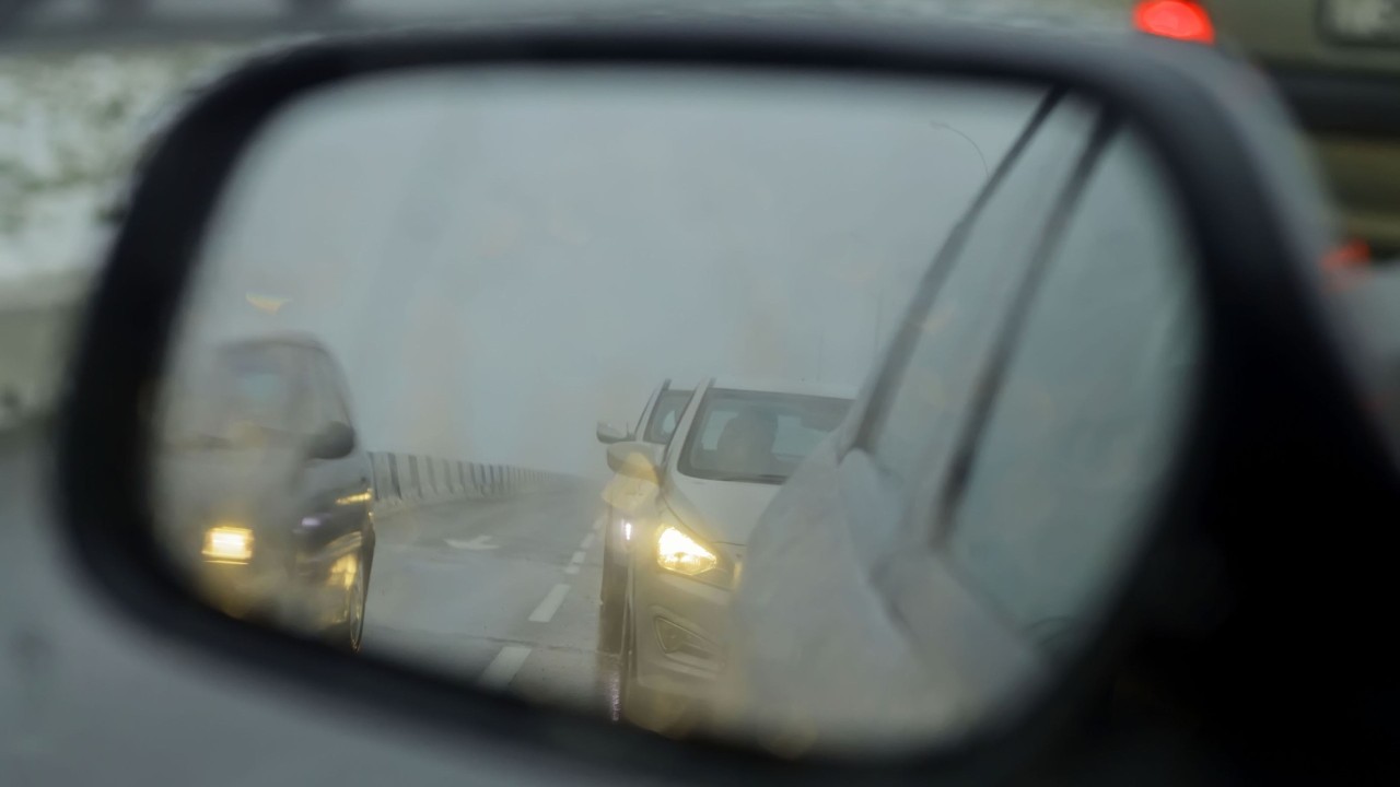 Driving in fog Tips for staying safe on the road Hertz Blog