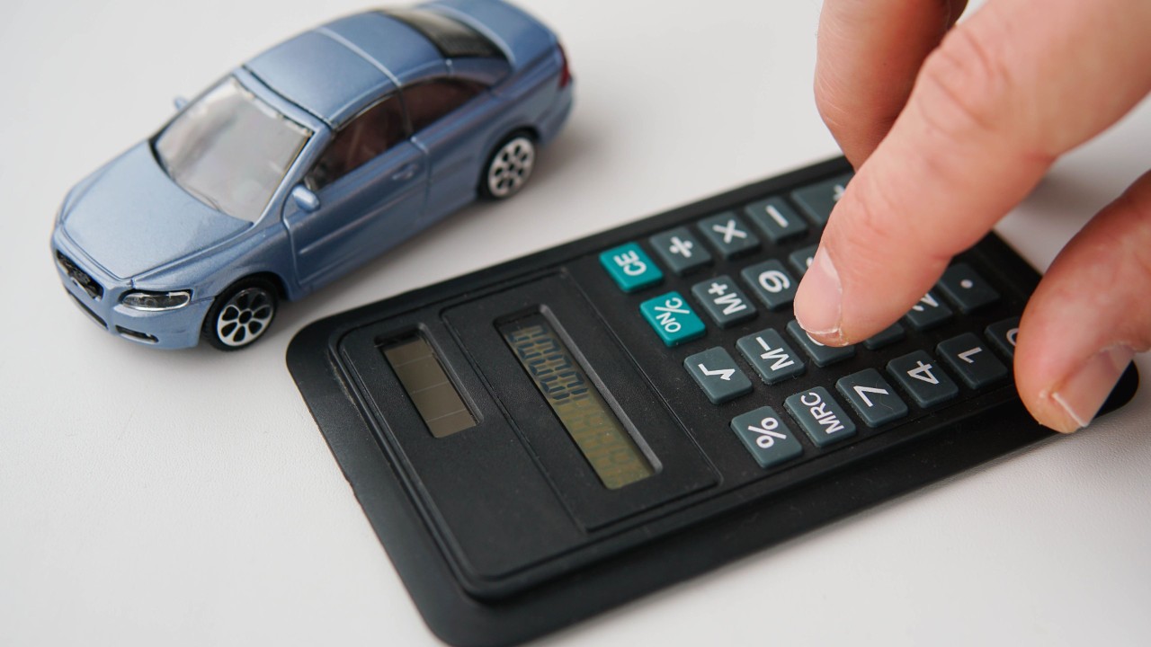 Impact of seasonality on prices of a car rental Hertz Resources