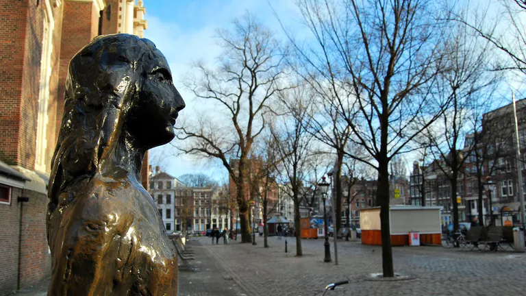 Anne Frank Statue
