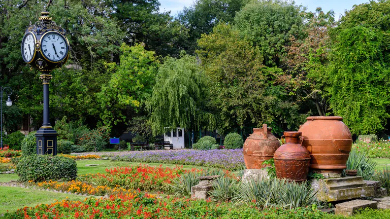 bucharest-cismigiu-gardens