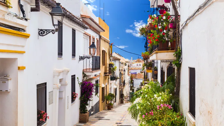 narrow street marbella old town