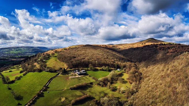 sugar loaf black mountains brecon beacons