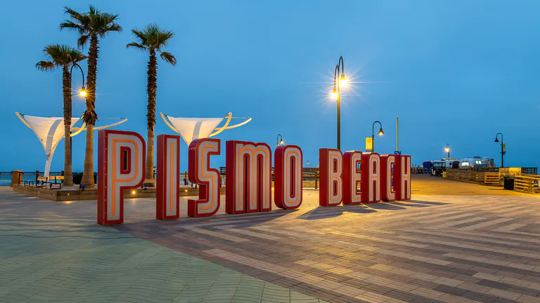 pismo beach and pier sign