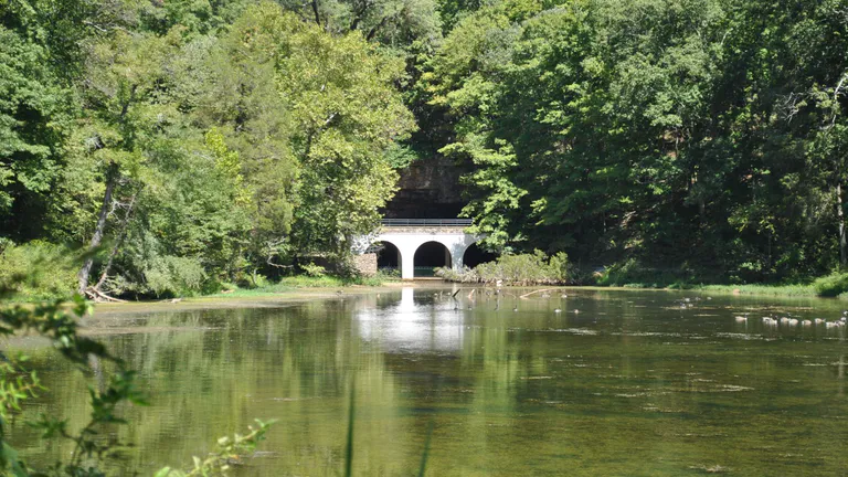 Dunbar Cave State Park